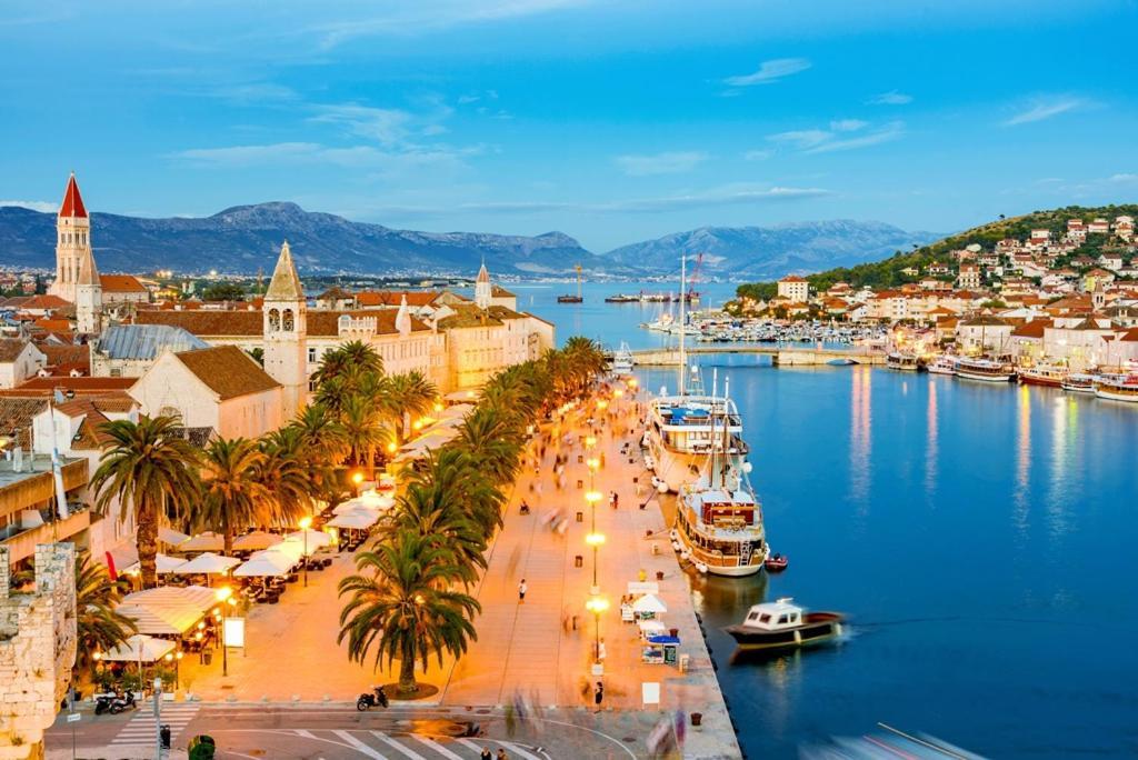 Mimoza Trogir Lejlighed Eksteriør billede